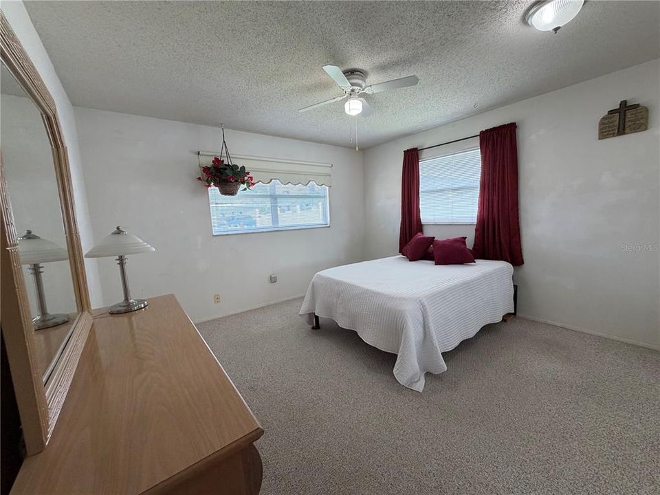 Active With Contract: $149,900 (2 beds, 2 baths, 1124 Square Feet)