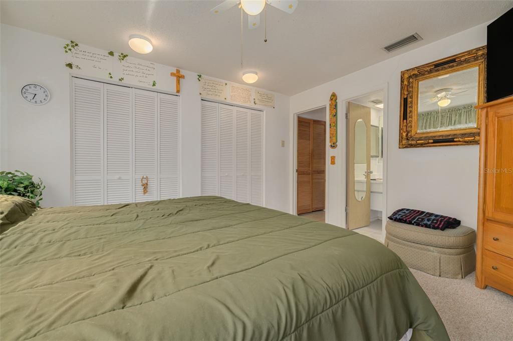Active With Contract: $149,900 (2 beds, 2 baths, 1124 Square Feet)