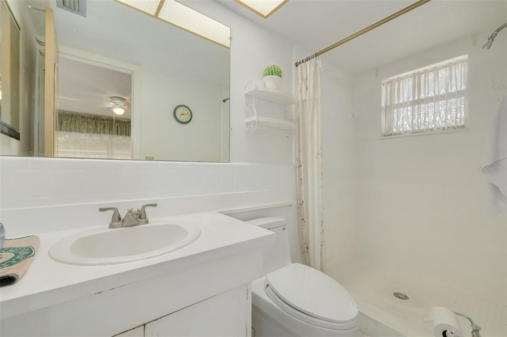 Active With Contract: $149,900 (2 beds, 2 baths, 1124 Square Feet)