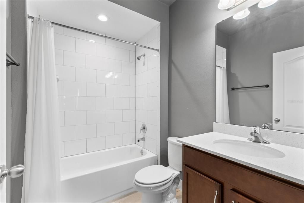 En Venta: $595,000 (3 camas, 3 baños, 2540 Pies cuadrados)