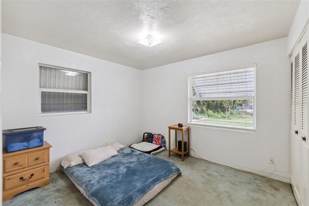 Active With Contract: $215,000 (3 beds, 2 baths, 1092 Square Feet)
