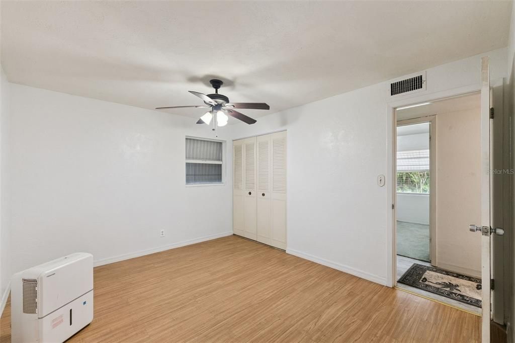 Active With Contract: $215,000 (3 beds, 2 baths, 1092 Square Feet)