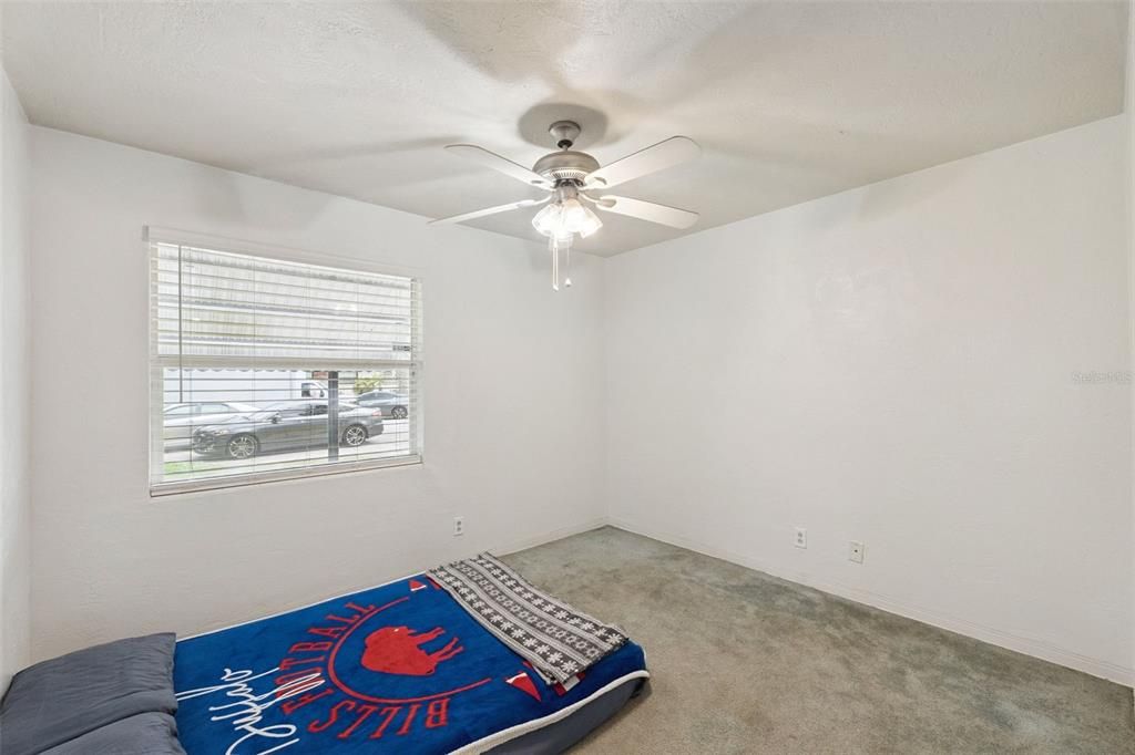 Active With Contract: $215,000 (3 beds, 2 baths, 1092 Square Feet)