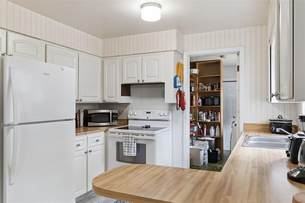 Active With Contract: $215,000 (3 beds, 2 baths, 1092 Square Feet)