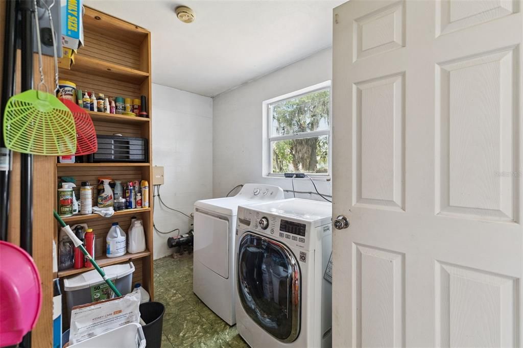 Active With Contract: $215,000 (3 beds, 2 baths, 1092 Square Feet)