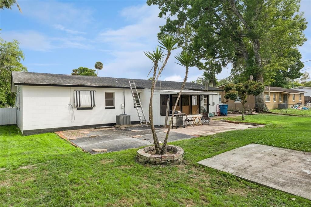 Active With Contract: $215,000 (3 beds, 2 baths, 1092 Square Feet)