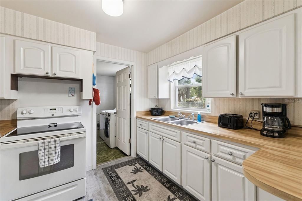 Active With Contract: $215,000 (3 beds, 2 baths, 1092 Square Feet)