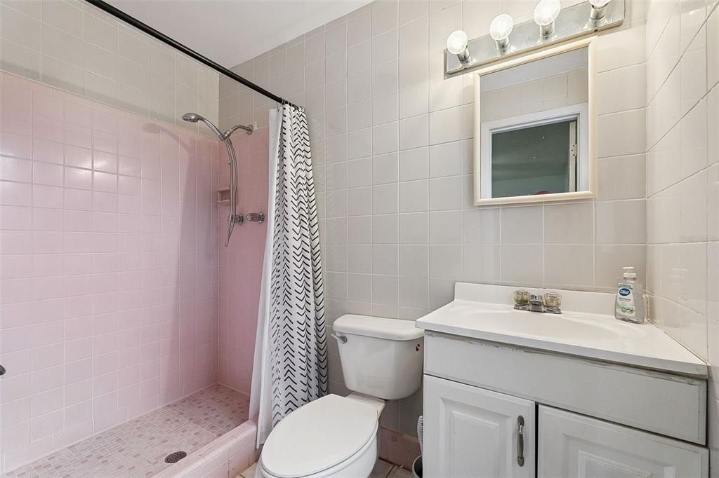 Active With Contract: $215,000 (3 beds, 2 baths, 1092 Square Feet)