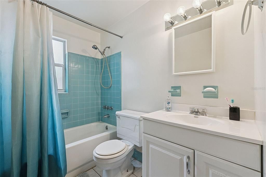 Active With Contract: $215,000 (3 beds, 2 baths, 1092 Square Feet)