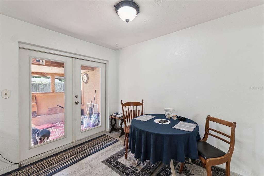 Active With Contract: $215,000 (3 beds, 2 baths, 1092 Square Feet)