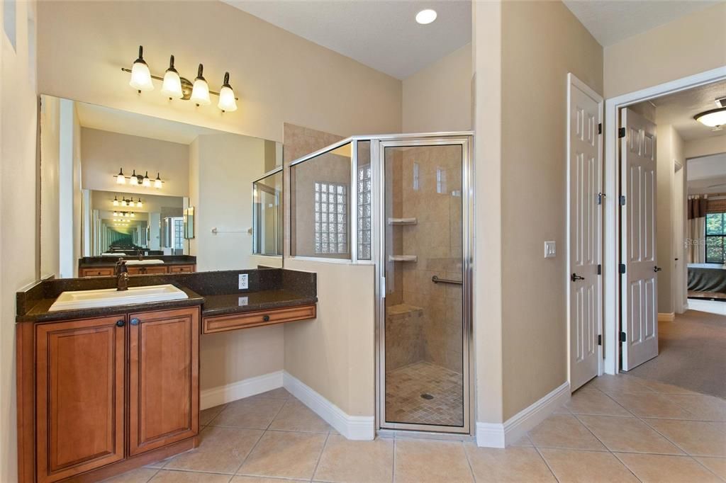 Activo con contrato: $398,500 (2 camas, 2 baños, 2343 Pies cuadrados)