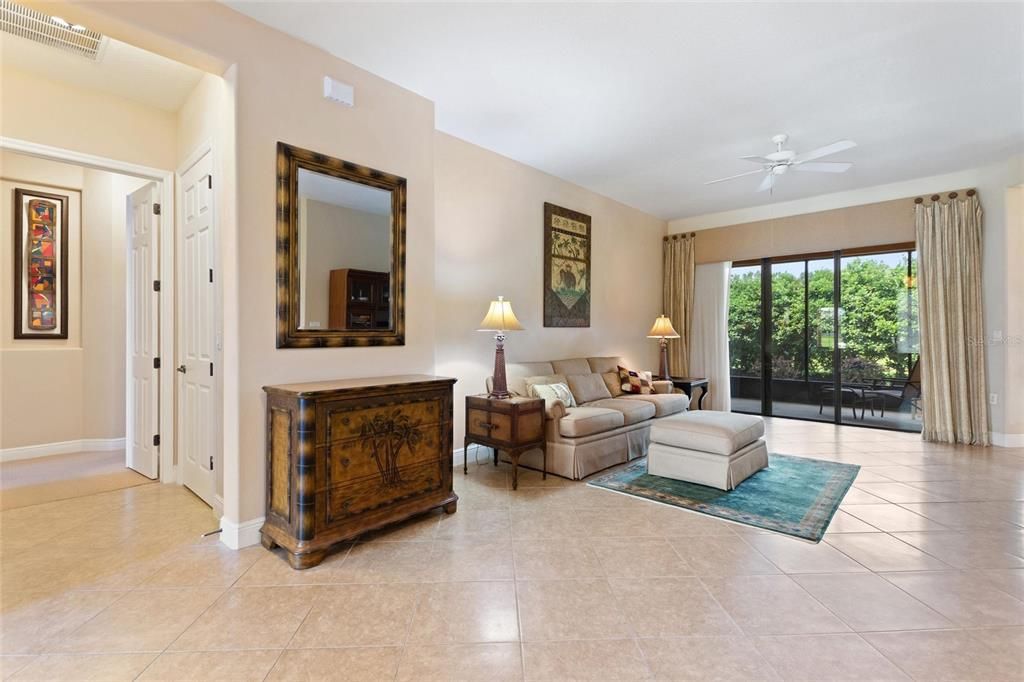 Activo con contrato: $398,500 (2 camas, 2 baños, 2343 Pies cuadrados)