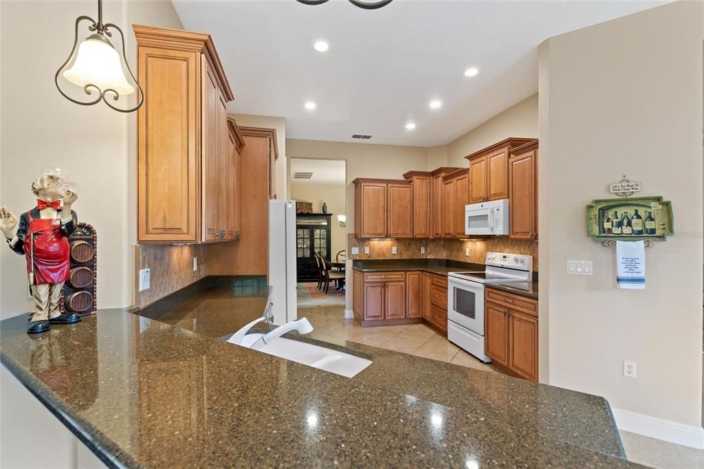 Activo con contrato: $398,500 (2 camas, 2 baños, 2343 Pies cuadrados)