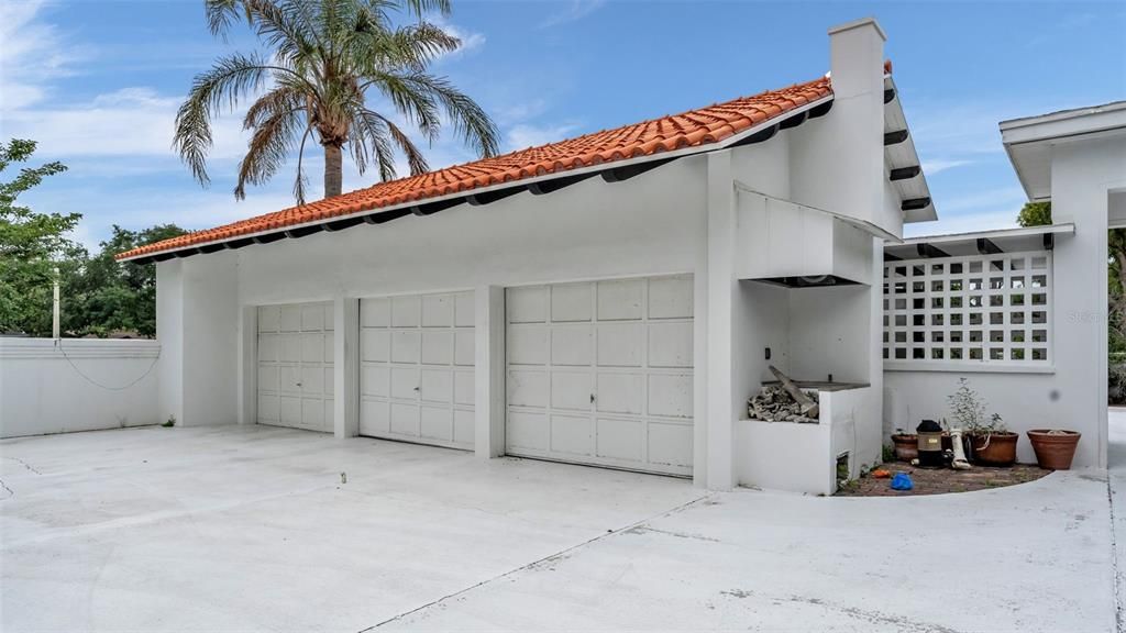 For Sale: $760,000 (4 beds, 2 baths, 3502 Square Feet)