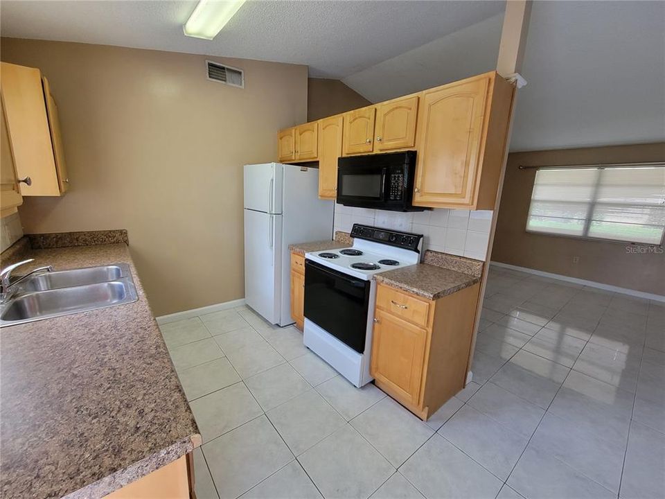 En Venta: $450,000 (4 camas, 0 baños, 1813 Pies cuadrados)