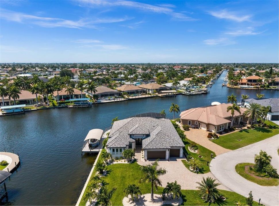 Recently Sold: $2,795,000 (3 beds, 3 baths, 2683 Square Feet)