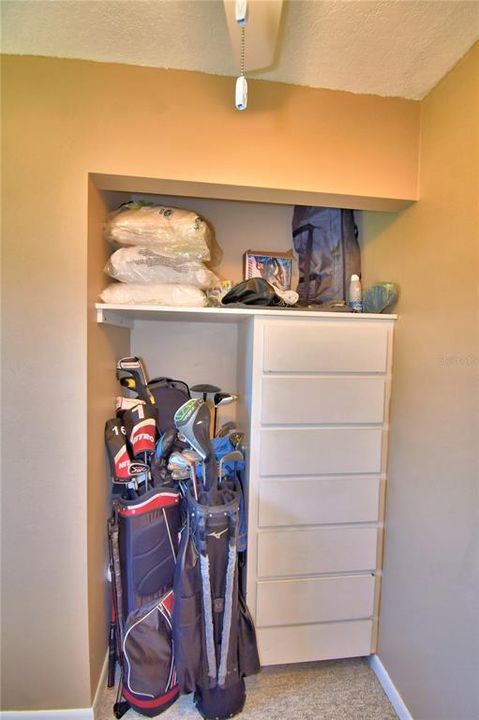 Под контрактом: $389,900 (3 спален, 2 ванн, 2161 Квадратных фут)