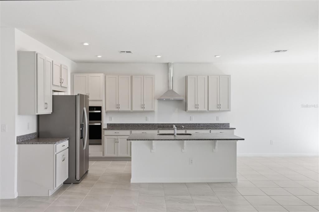 Activo con contrato: $571,990 (4 camas, 3 baños, 2278 Pies cuadrados)