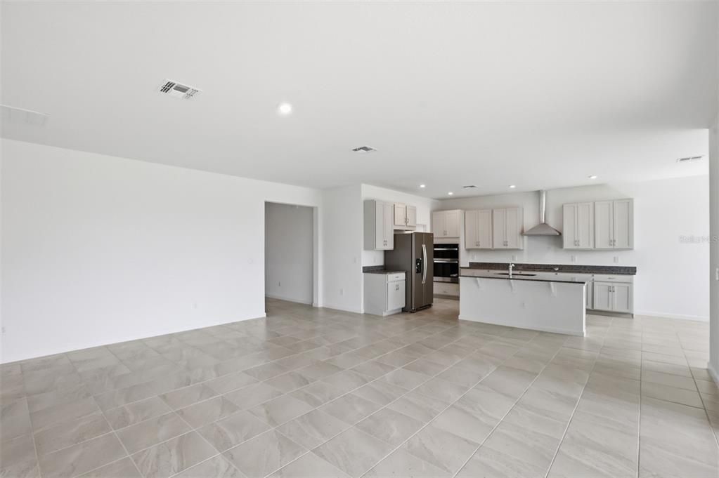 Activo con contrato: $571,990 (4 camas, 3 baños, 2278 Pies cuadrados)