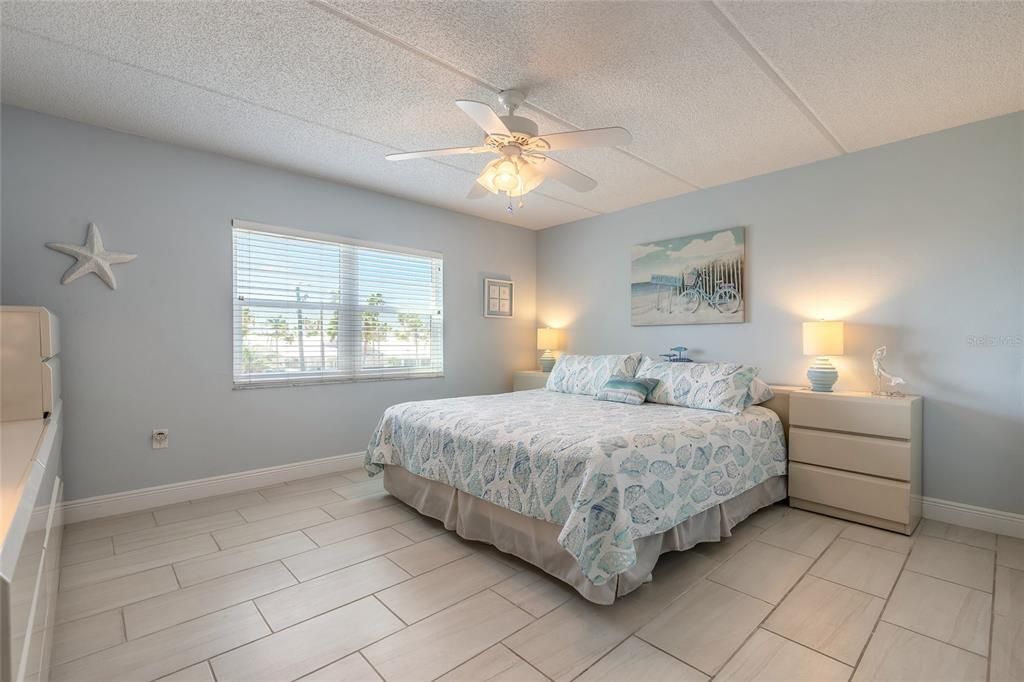 For Sale: $269,000 (2 beds, 2 baths, 1013 Square Feet)