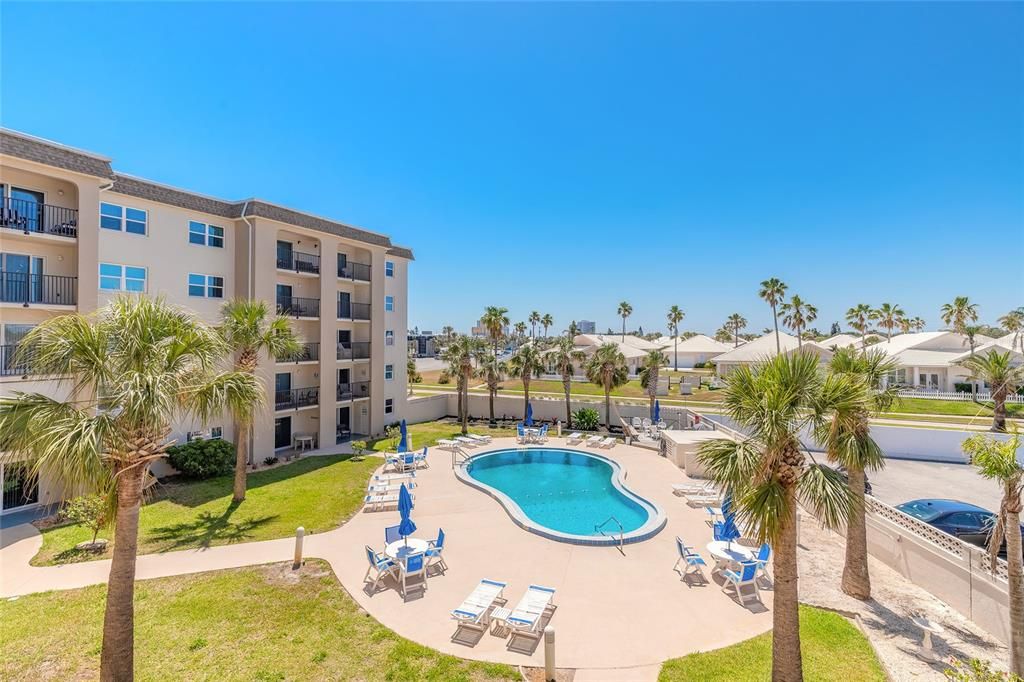 For Sale: $269,000 (2 beds, 2 baths, 1013 Square Feet)