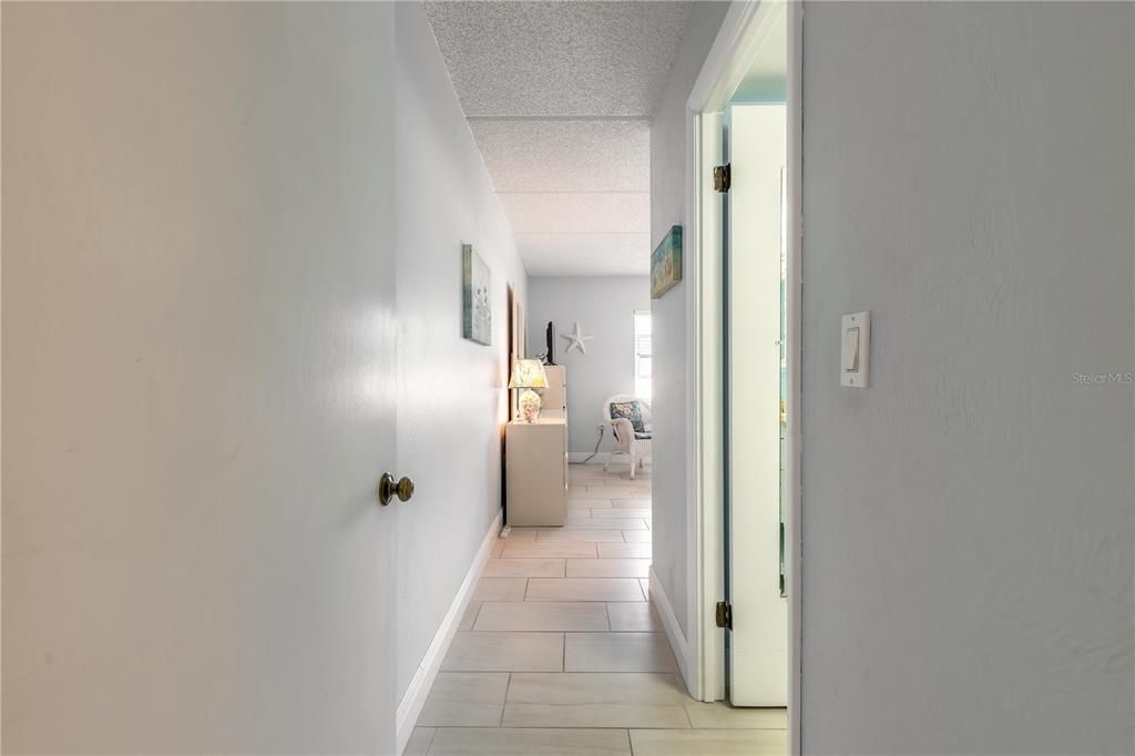 For Sale: $269,000 (2 beds, 2 baths, 1013 Square Feet)