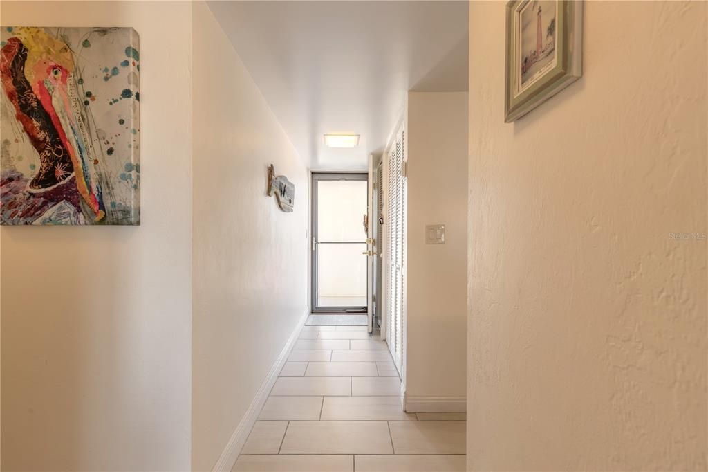 For Sale: $269,000 (2 beds, 2 baths, 1013 Square Feet)