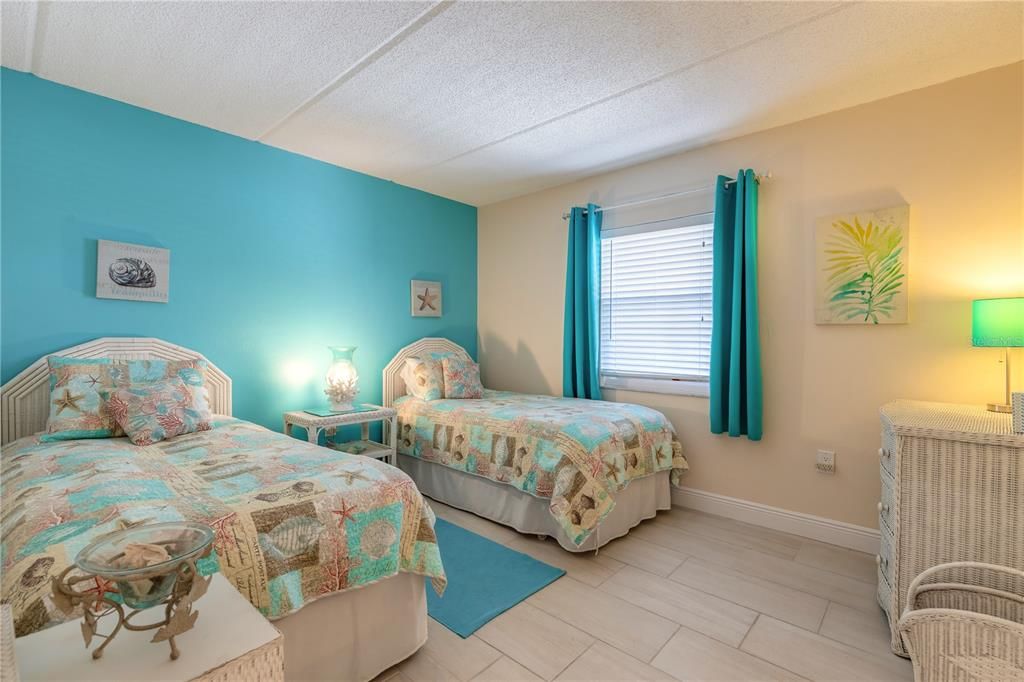 For Sale: $269,000 (2 beds, 2 baths, 1013 Square Feet)