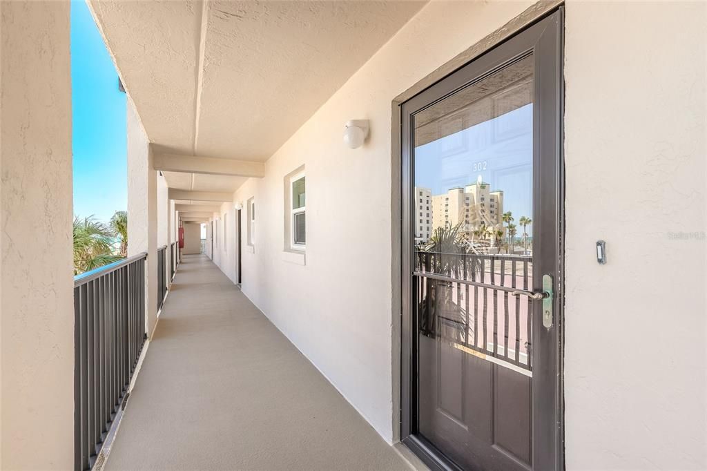 For Sale: $269,000 (2 beds, 2 baths, 1013 Square Feet)