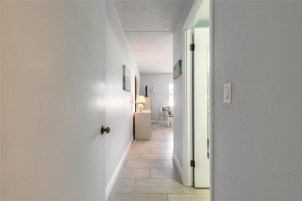 For Sale: $269,000 (2 beds, 2 baths, 1013 Square Feet)