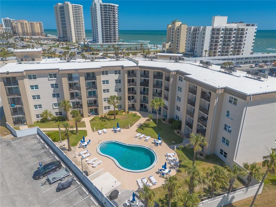 For Sale: $269,000 (2 beds, 2 baths, 1013 Square Feet)