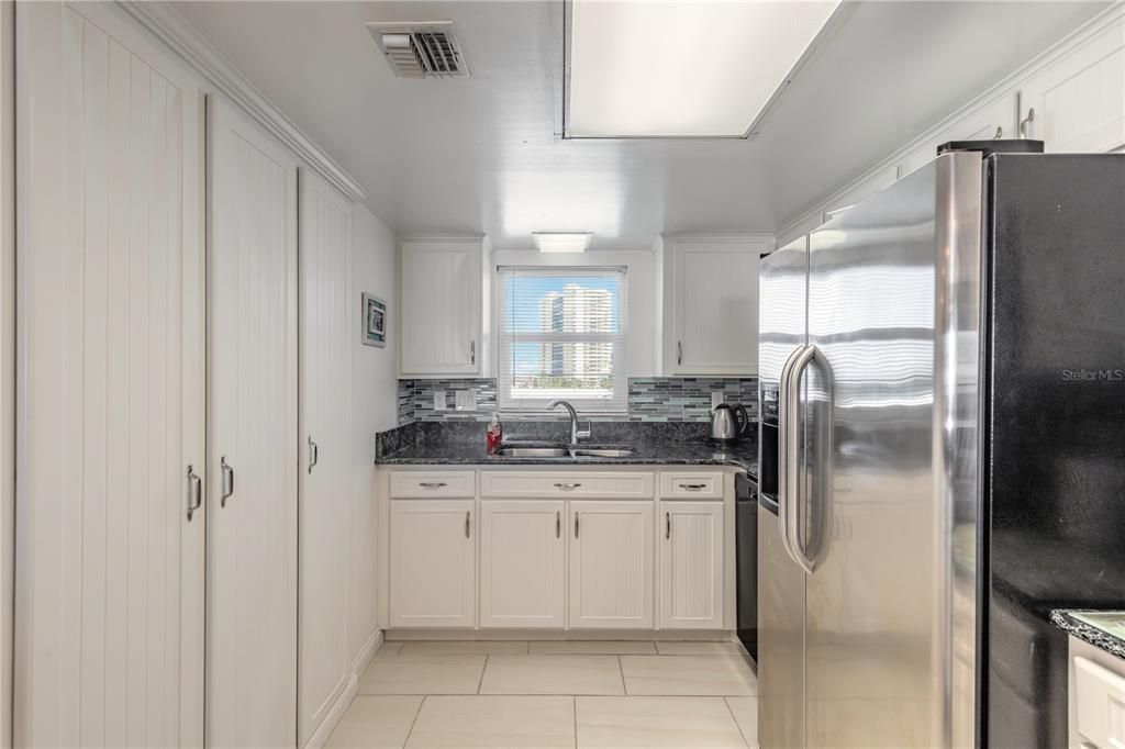 For Sale: $269,000 (2 beds, 2 baths, 1013 Square Feet)