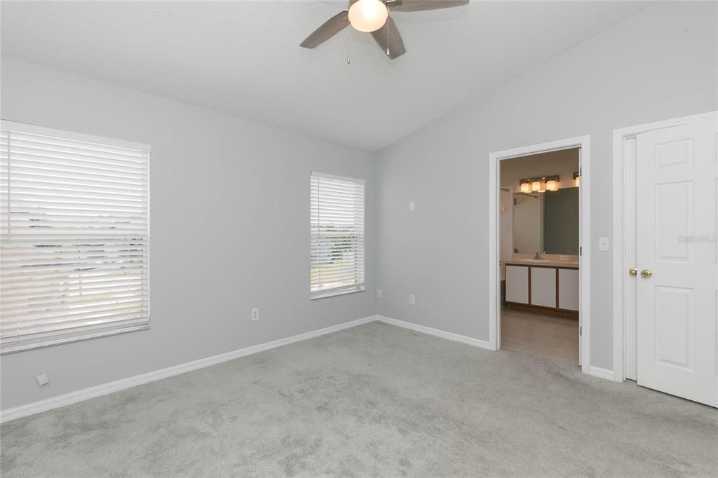 Active With Contract: $219,900 (3 beds, 2 baths, 1387 Square Feet)