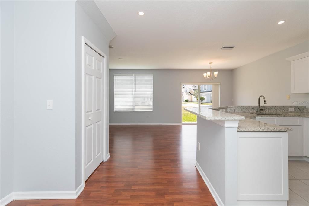 Active With Contract: $219,900 (3 beds, 2 baths, 1387 Square Feet)