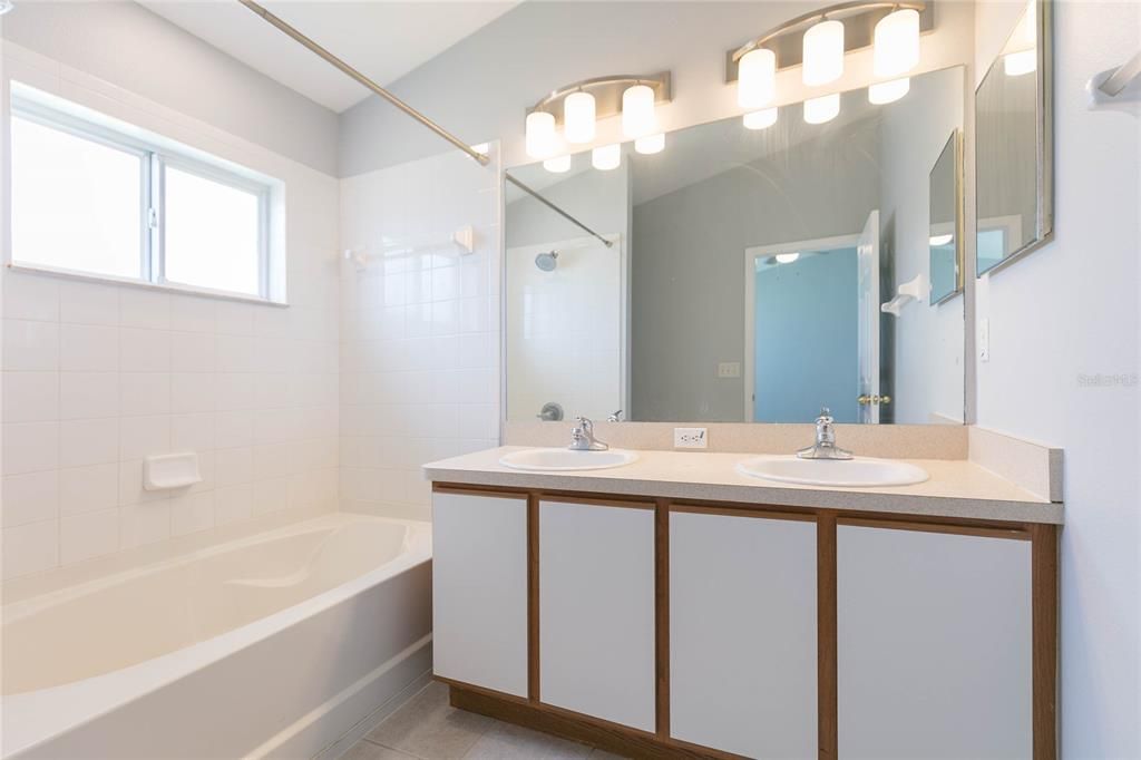 Active With Contract: $219,900 (3 beds, 2 baths, 1387 Square Feet)