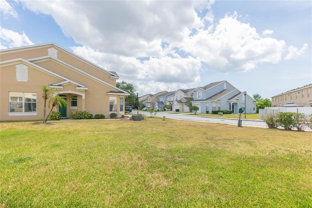 Active With Contract: $219,900 (3 beds, 2 baths, 1387 Square Feet)