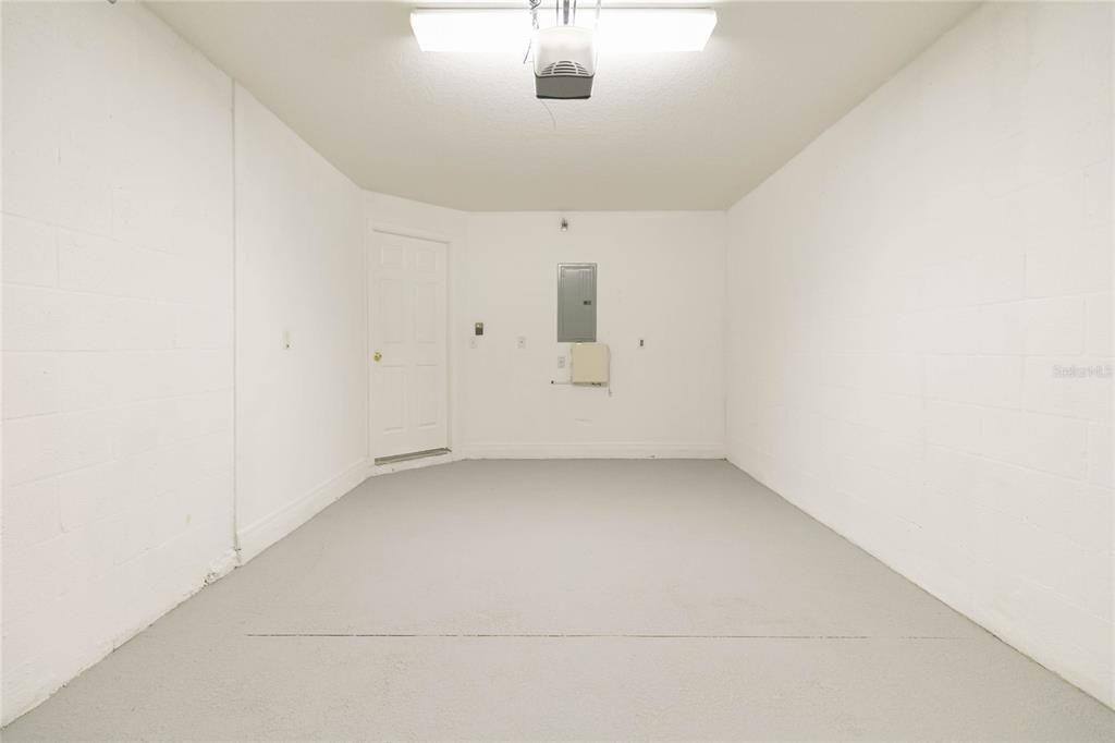 Active With Contract: $219,900 (3 beds, 2 baths, 1387 Square Feet)