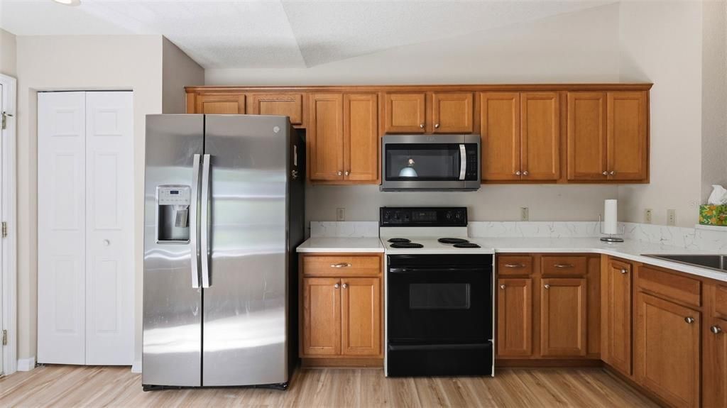 На продажу: $265,000 (3 спален, 2 ванн, 1318 Квадратных фут)