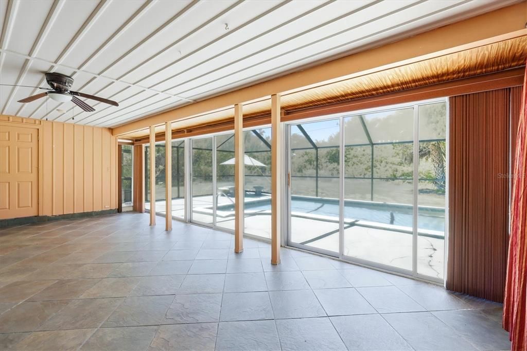 Activo con contrato: $219,900 (2 camas, 2 baños, 931 Pies cuadrados)