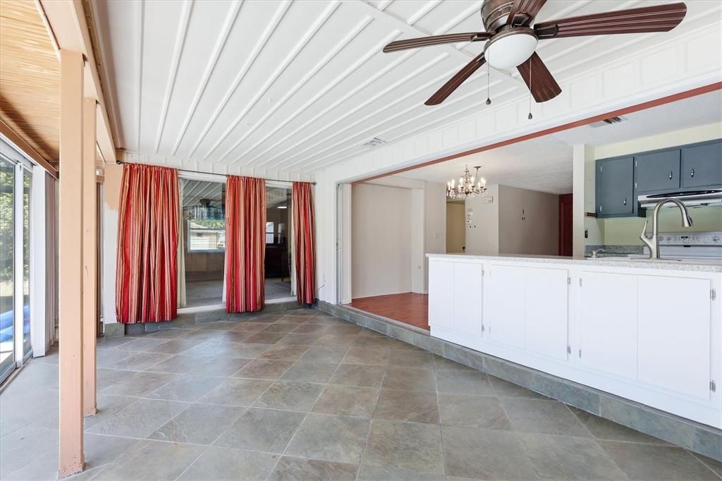 Activo con contrato: $219,900 (2 camas, 2 baños, 931 Pies cuadrados)