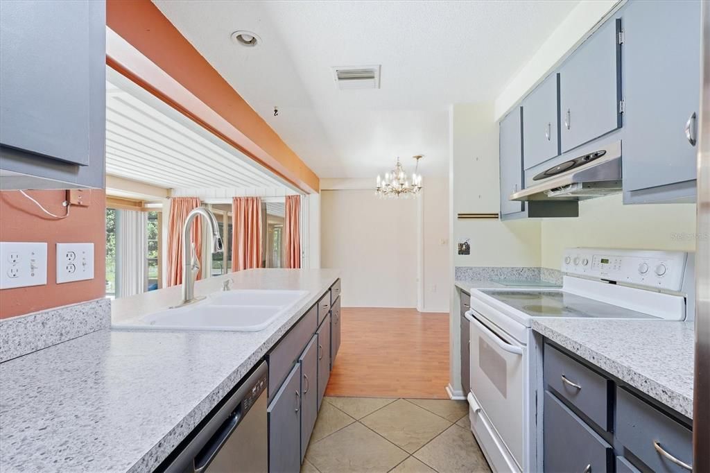 Activo con contrato: $219,900 (2 camas, 2 baños, 931 Pies cuadrados)