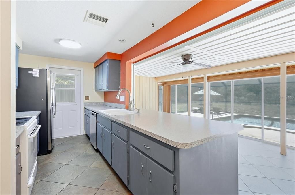 Activo con contrato: $219,900 (2 camas, 2 baños, 931 Pies cuadrados)