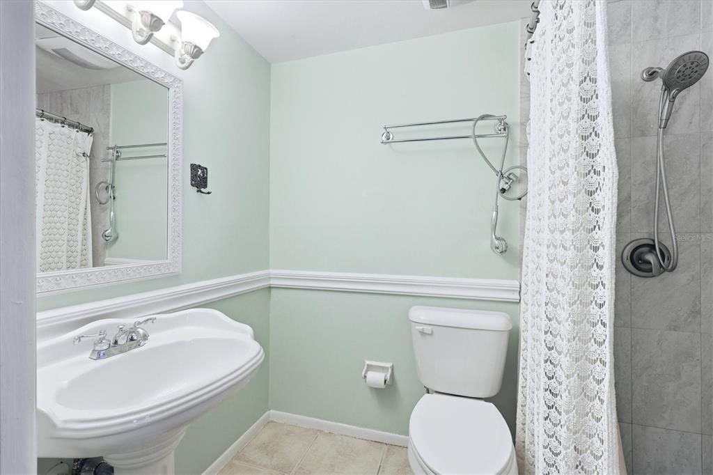 Activo con contrato: $219,900 (2 camas, 2 baños, 931 Pies cuadrados)