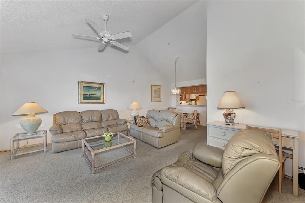 For Sale: $210,000 (2 beds, 2 baths, 997 Square Feet)