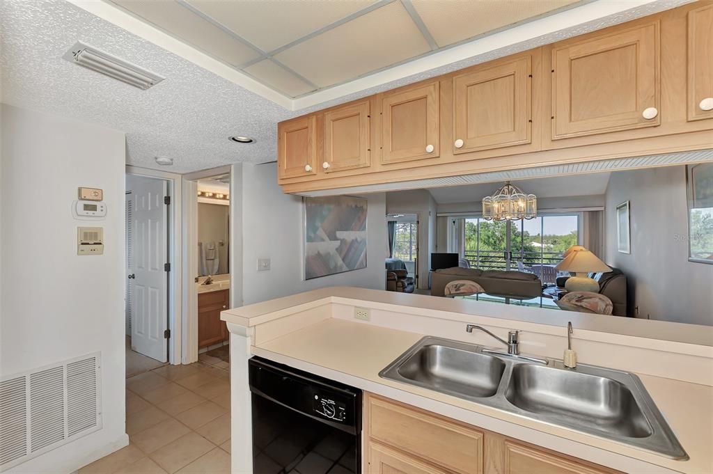 For Sale: $210,000 (2 beds, 2 baths, 997 Square Feet)