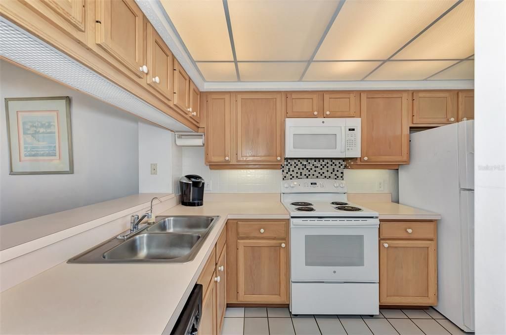 For Sale: $210,000 (2 beds, 2 baths, 997 Square Feet)