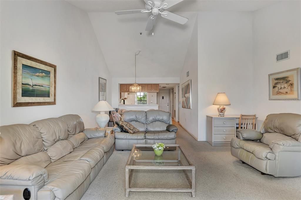 For Sale: $210,000 (2 beds, 2 baths, 997 Square Feet)