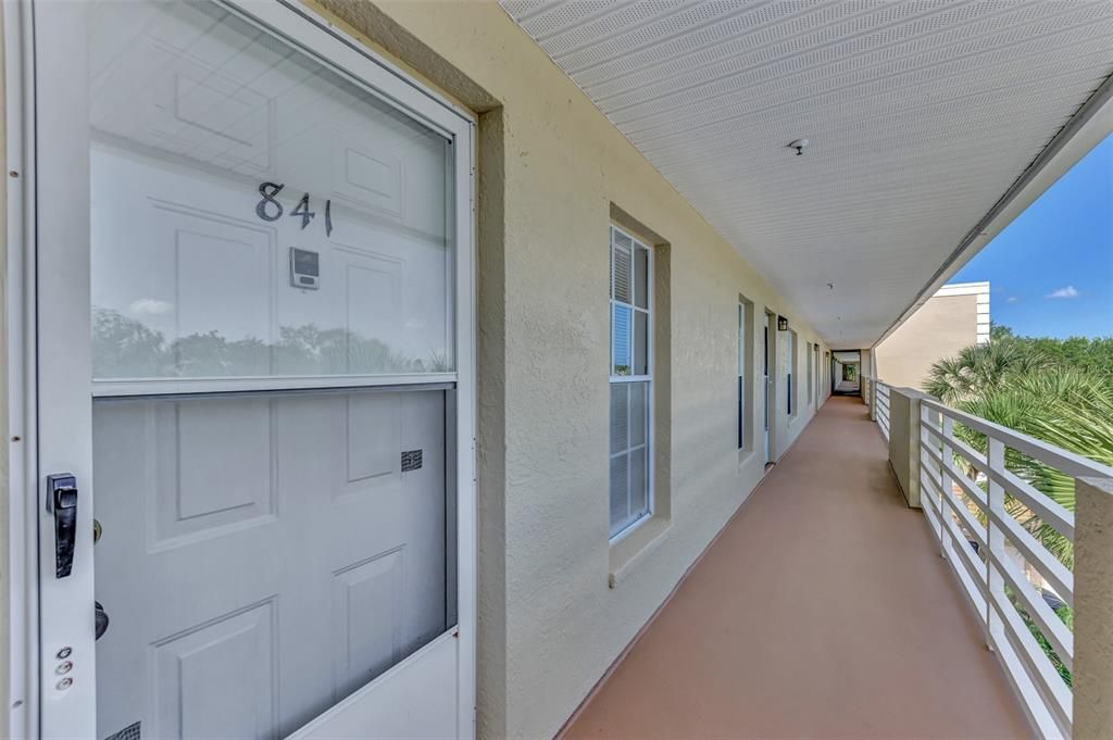 For Sale: $210,000 (2 beds, 2 baths, 997 Square Feet)
