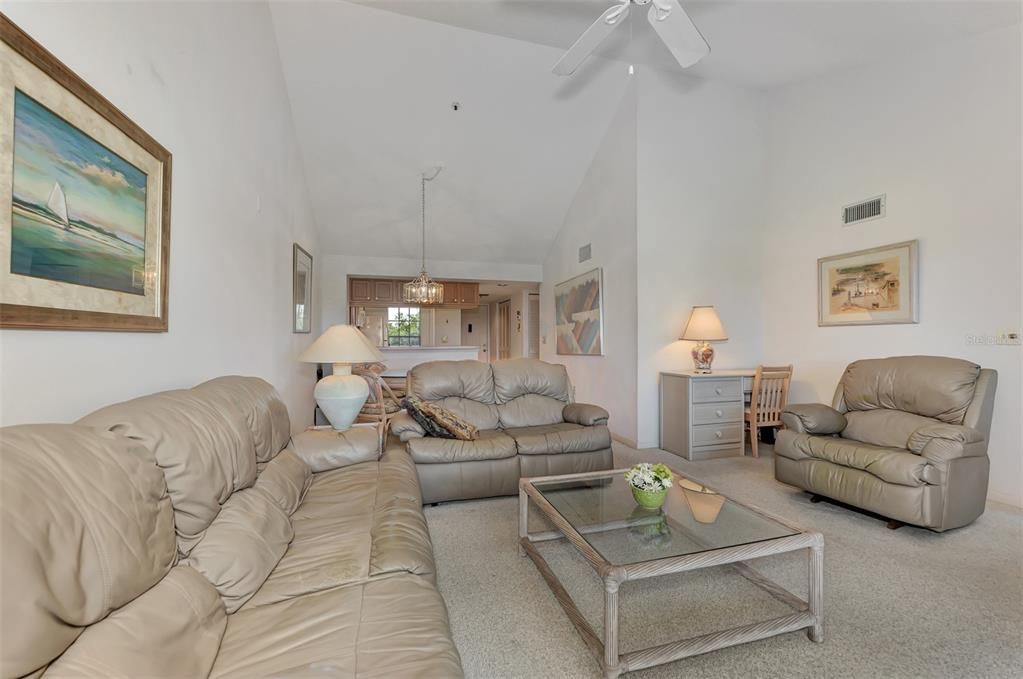 For Sale: $210,000 (2 beds, 2 baths, 997 Square Feet)