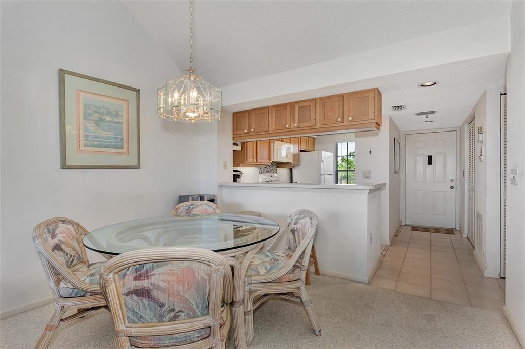 For Sale: $210,000 (2 beds, 2 baths, 997 Square Feet)